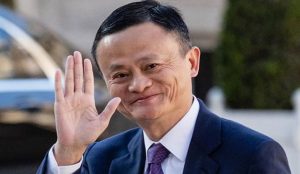 Jack Ma de Alibaba saludando